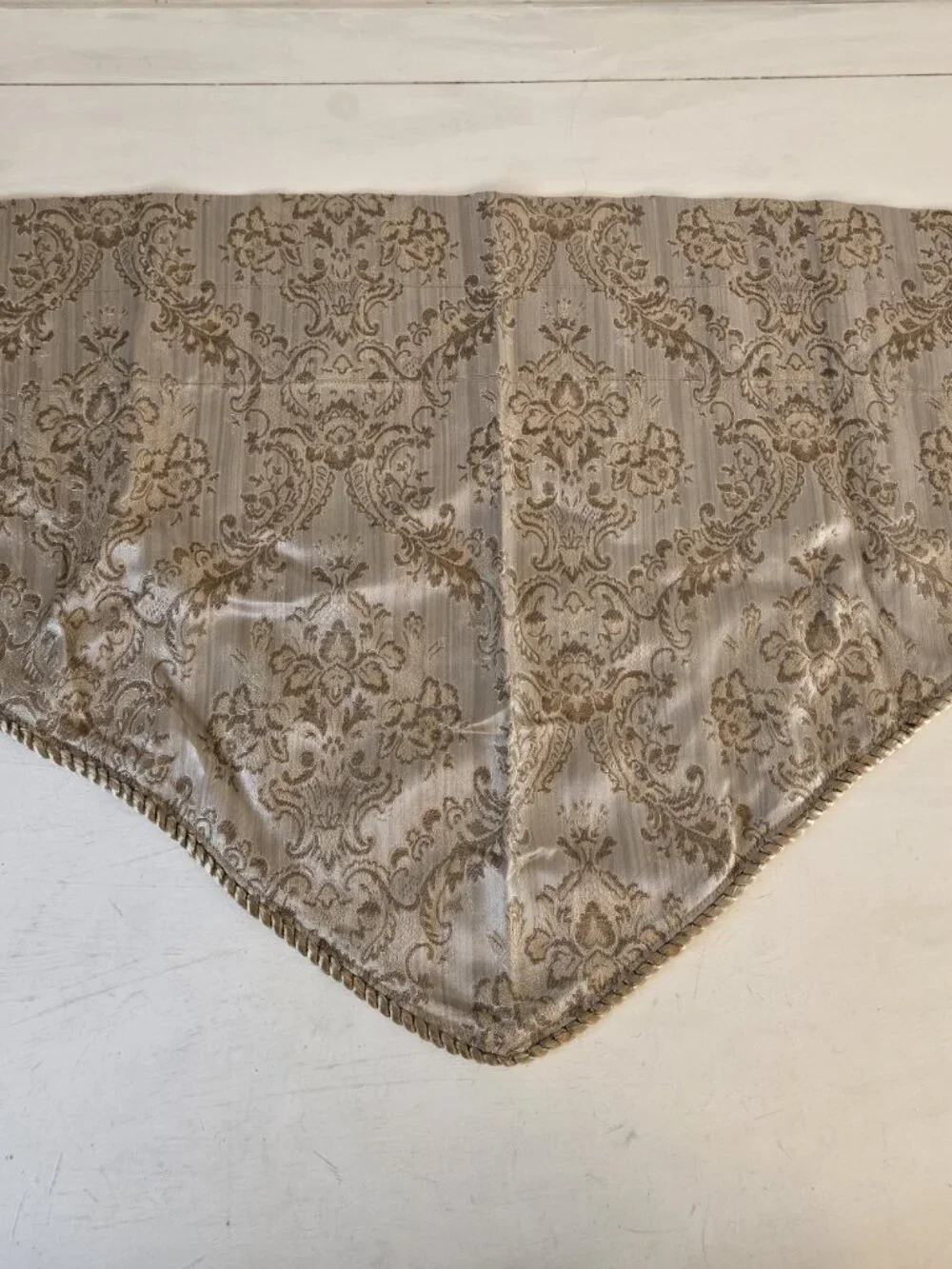 JC Penny Home Valance Vintage Scarf Valance 39x23 Jaquard pattern Gold/Taupe